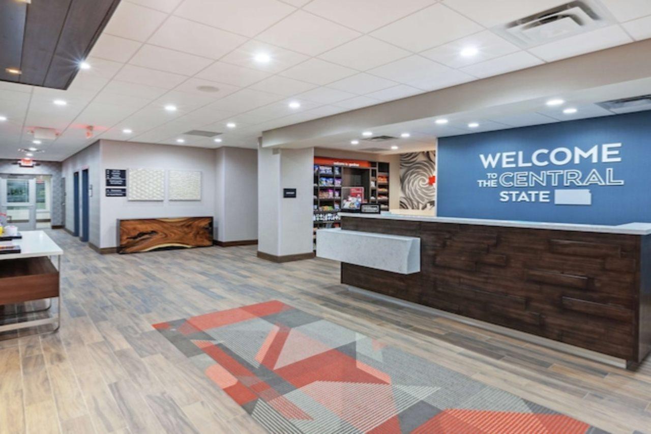 Hampton Inn Gardner Экстерьер фото