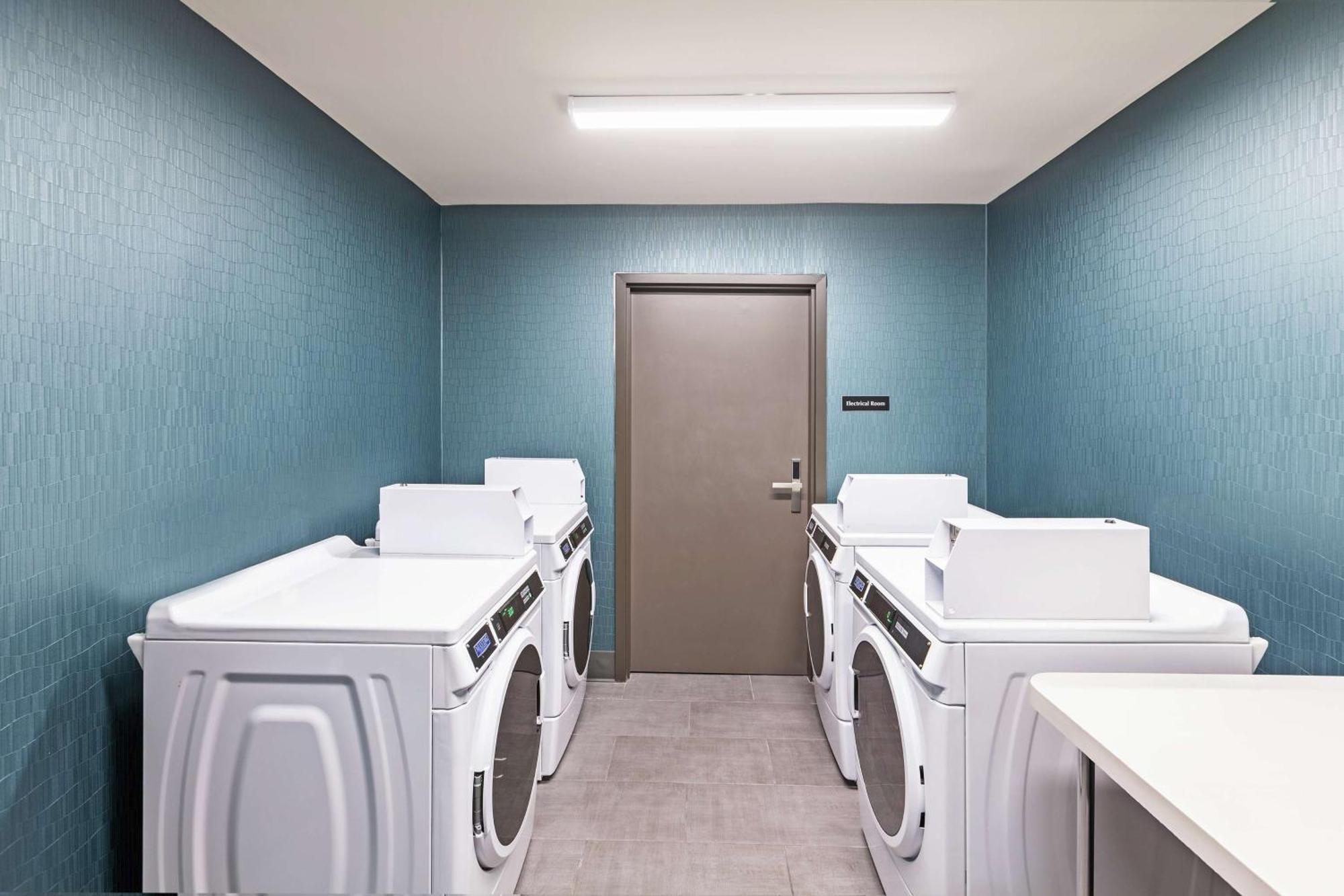 Hampton Inn Gardner Экстерьер фото